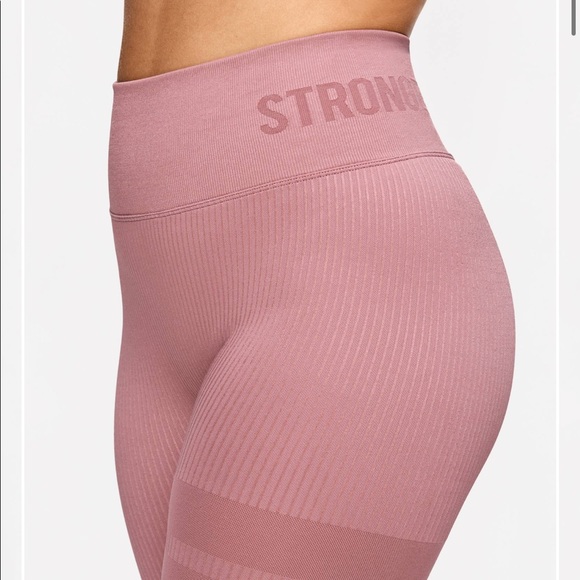 NWT Stronger Seamless Leggings Size Small color Rose *selling top separately* - Picture 3 of 10